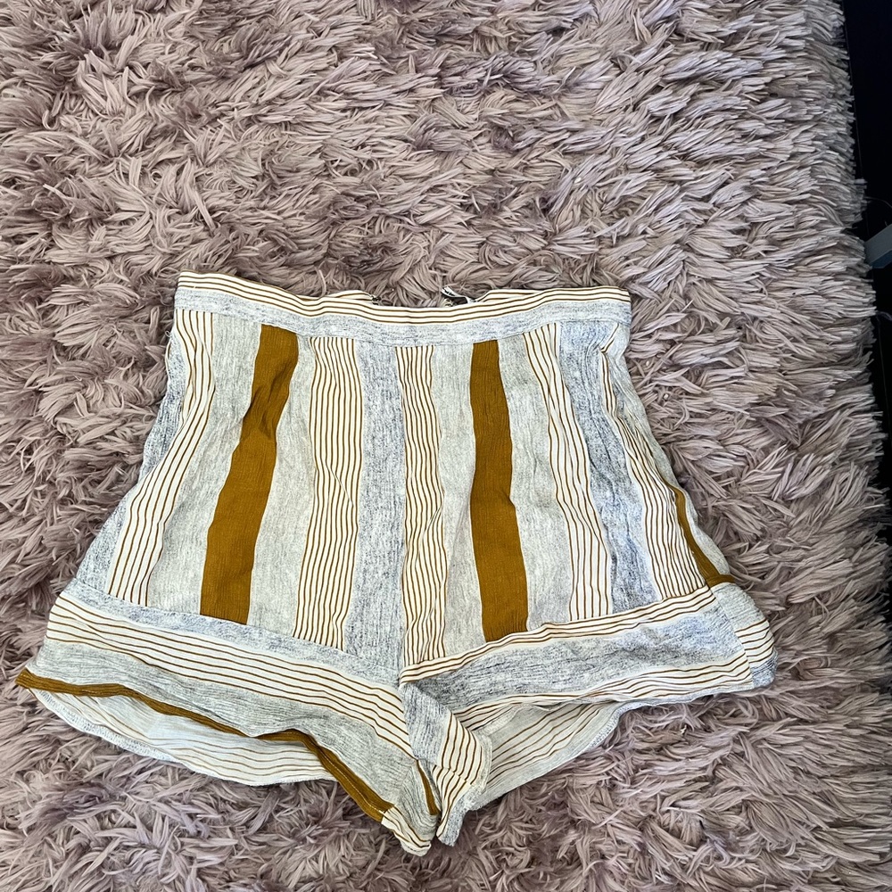 Nice dressy shorts perfect for beach